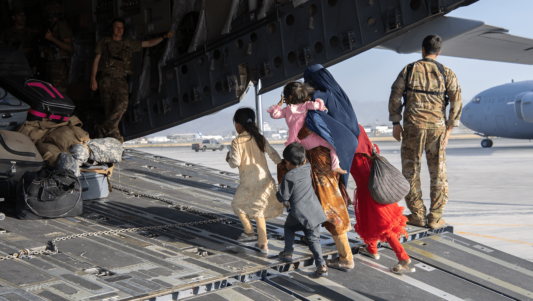 La Ley de Ajuste Afgano daría seguridad a los refugiados