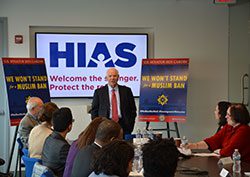 Miembros del Congreso visitan la sede de HIAS para expresar su apoyo a los refugiados
