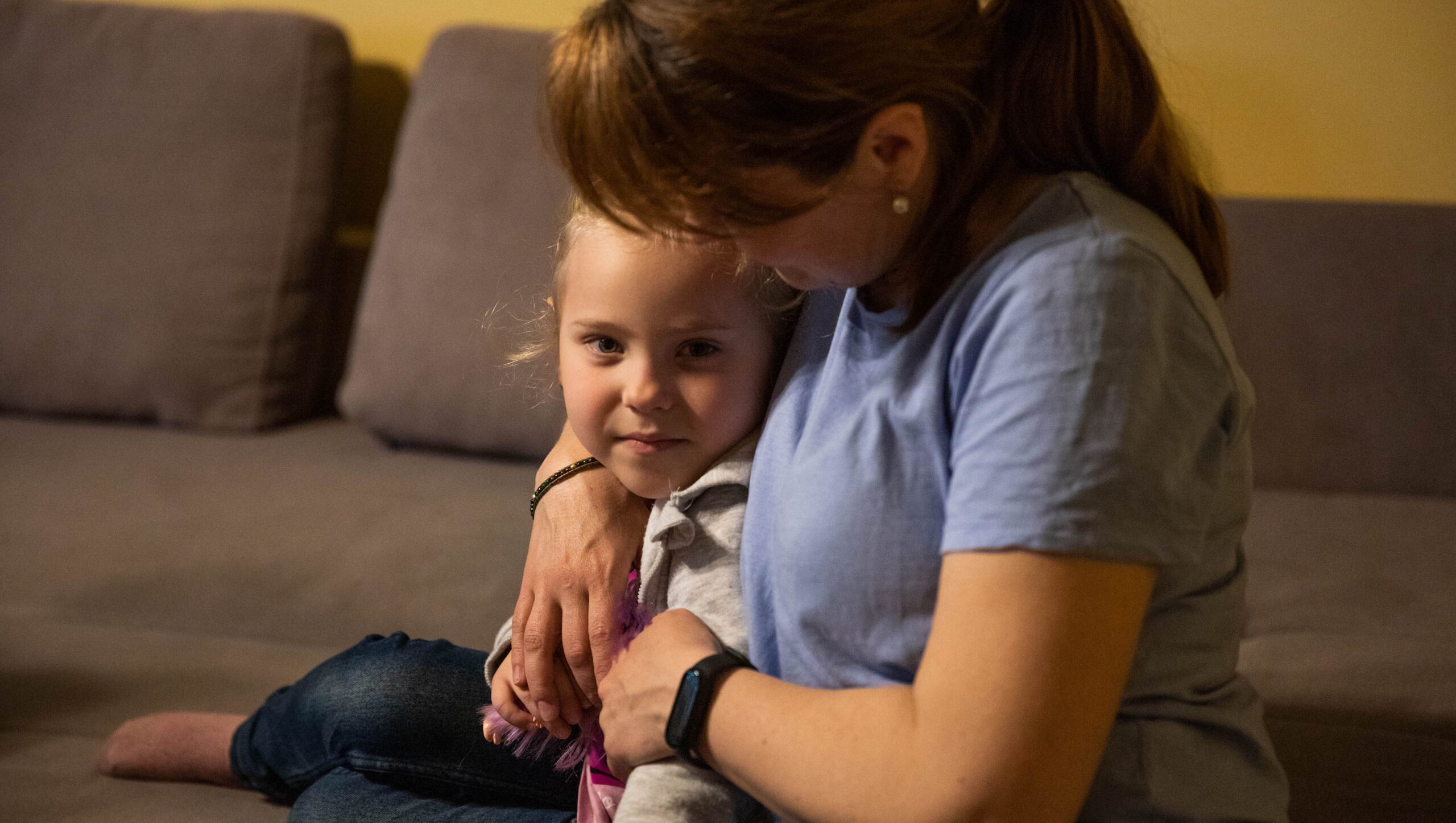 Oksana Bezkorovaina and her daughter Masha spend time in the apartment of a friend where they stayed before shifting to an Airbnb with help from Our Choice and HIAS on June 4, 2022 in Warsaw, Poland (Betsy Joles for HIAS)