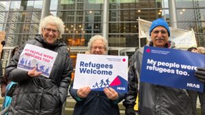 HIAS supporters gather outside a courthouse in Seattle to celebrate the court ruling that blocked the Trump administration’s executive order suspending the U.S. Refugee Admissions Program (USRAP). The decision came in the lawsuit Pacito vs. Trump, in which HIAS is a plaintiff, alongside several other resettlement agencies and individuals directly impacted by the suspension. February 25, 2025 (Zhanna Veyts).