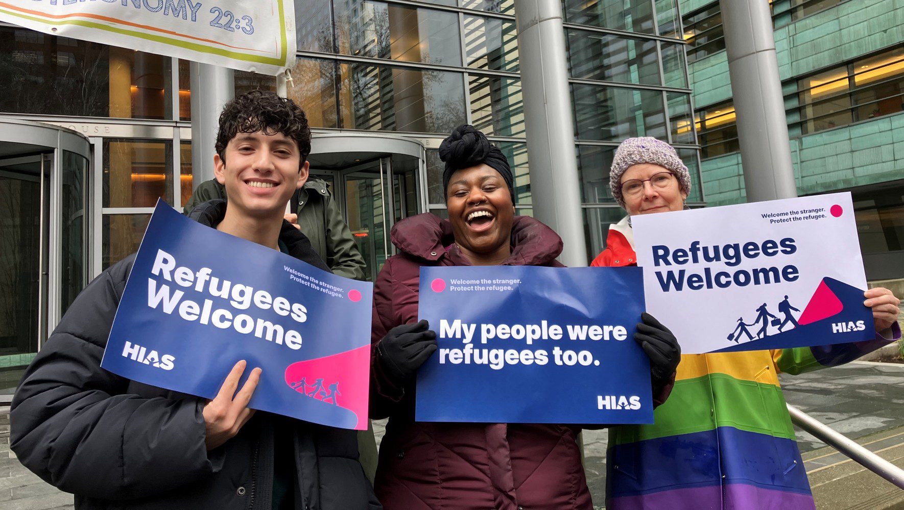 HIAS supporters gather outside a courthouse in Seattle to celebrate the court ruling that blocked the Trump administration’s executive order suspending the U.S. Refugee Admissions Program (USRAP). The decision came in the lawsuit Pacito vs. Trump, in which HIAS was a plaintiff, alongside several other resettlement agencies and individuals directly impacted by the suspension. February 25, 2025 (Zhanna Veyts/HIAS).