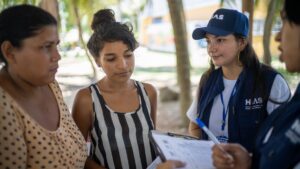 A case worker speaks with participants in a workshop in Colombia.