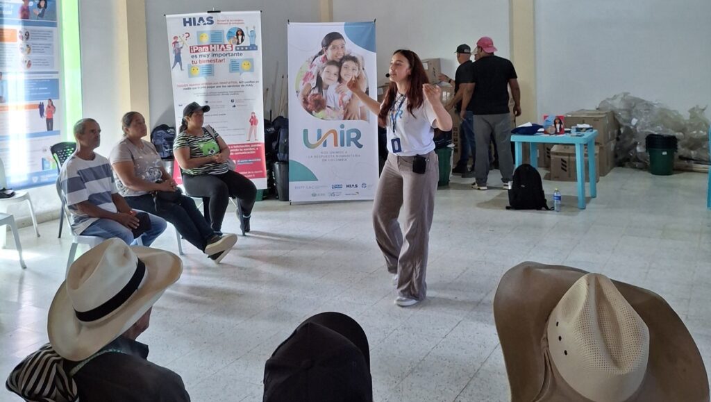 A HIAS Colombia staff member addresses survivors of the earthquake as part of our emergency response providing temporary housing, food and hygiene kits, and direct cash assistance to those in need (HIAS Colombia).