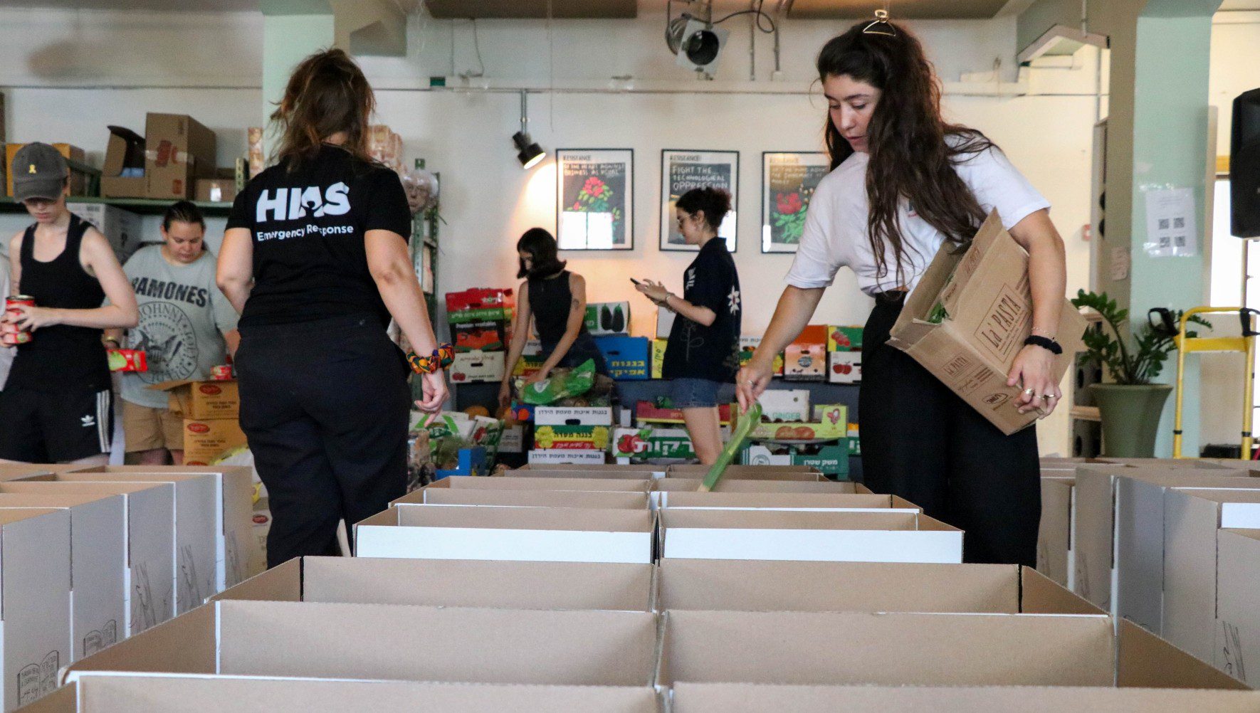 HIAS Israel’s Emergency Response team carries out a distribution of food and hygiene items for refugee, asylum seeker, and economically fragile communities of Tel Aviv on June 13th, 2024 (Zev Orenstein for HIAS Israel).