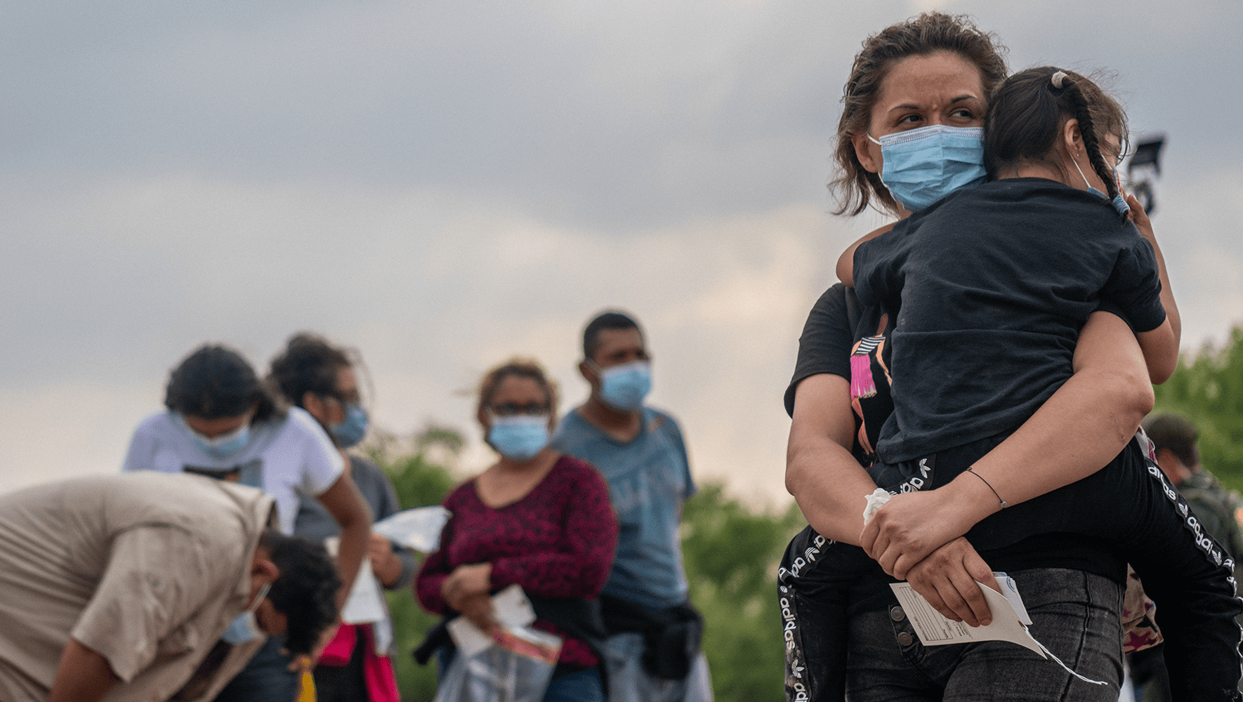 El Salvadorian migrants Yesenia Martinez and her daughter Jaretzy wait alongside other migrants to be processed after crossing the Rio Grande into the U.S. on May 03, 2022 in La Joya, Texas. (Brandon Bell/Getty Images)