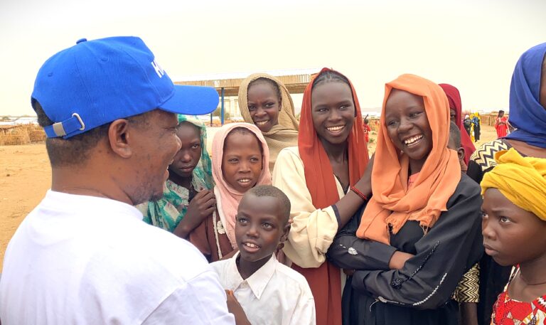 HIAS Chad staff carry out a technical visit to the Camp dAboutengué refugee camp where they discuss HIAS' intervention with people living in the area, June 11, 2024. (Moundi Kouakaine)