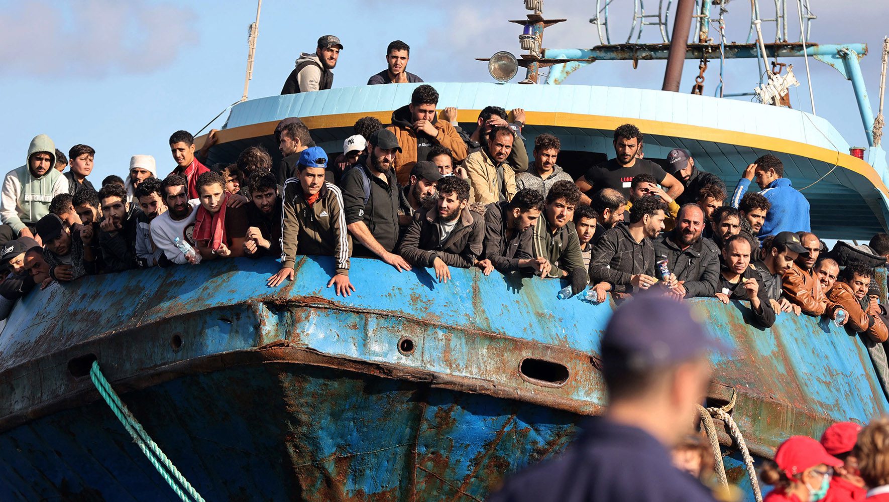 refugiados hacinados en un barco