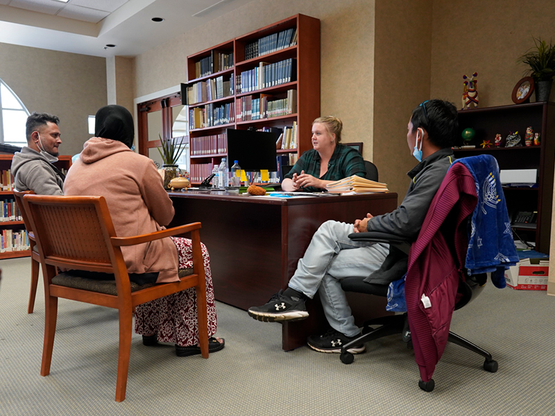 Tulsa Synagogue Welcomes Refugees and Their Stories to Seder